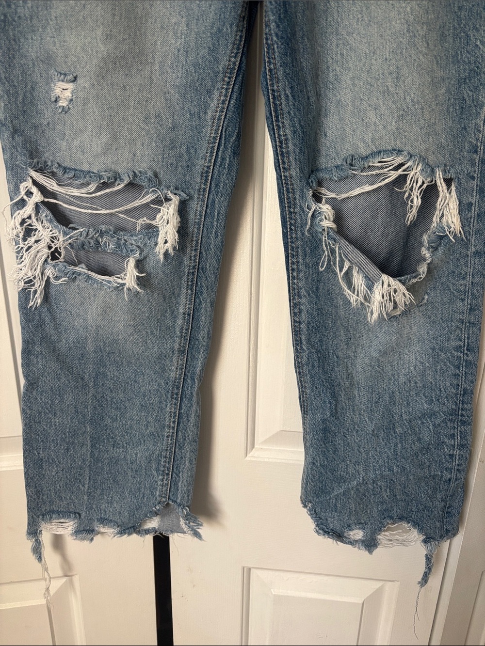 We the Free Light Blue Straight-Leg Distressed Cropped High Waist Jeans size 28 - Picture 4 of 10